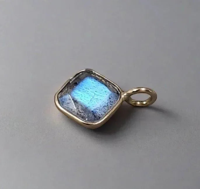 14k Gold Cushion Shaped Labradorite Charm Pendant - K Jewelry Accessories