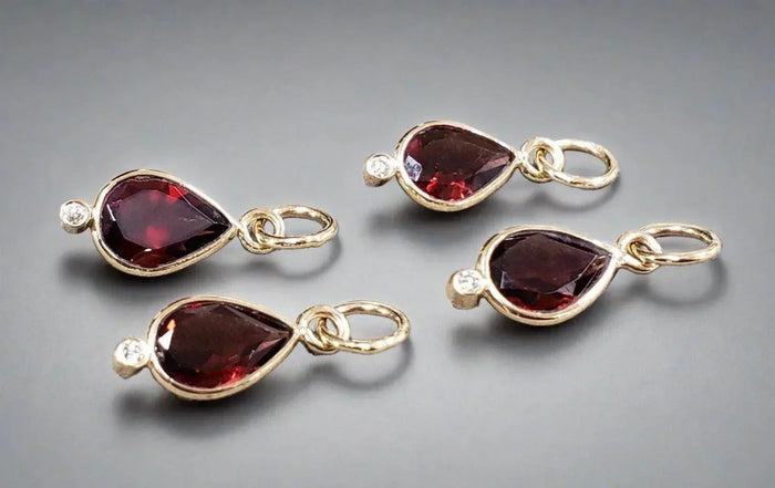 14k Gold Garnet Pendant with Brilliant Cut Diamond - K Jewelry Accessories
