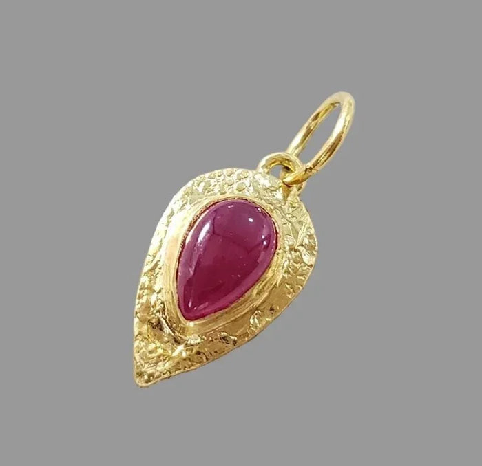 18K Gold Cabochon Ruby Pendant