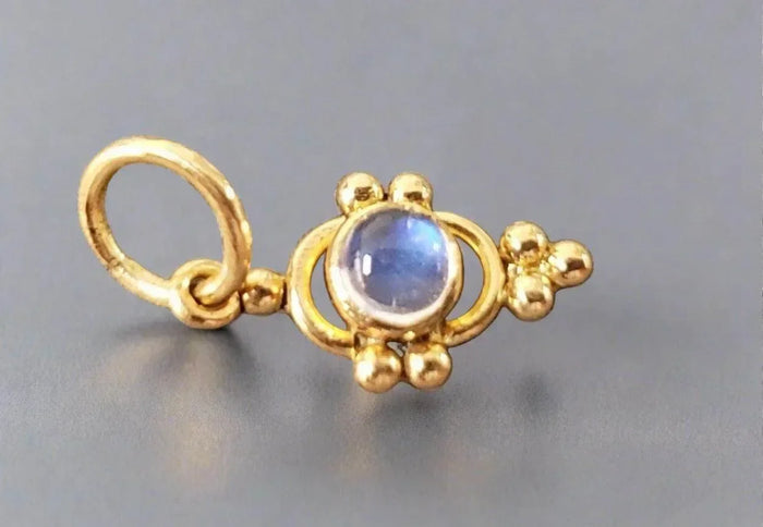 925 Gold Beautiful Rainbow Moonstone Vermeil Pendant - K Jewelry Accessories