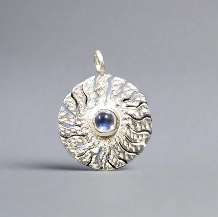 925 Silver Rainbow Moonstone Charm Round hammered - K Jewelry Accessories