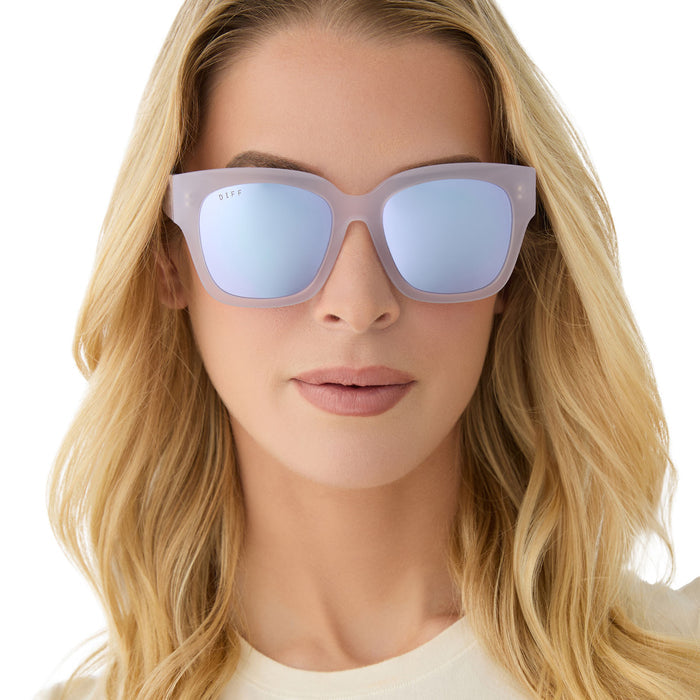 on model - female wearing diff eyewear featuring the bella ii square sunglasses with a thistle light purple frame and lavendar mirror lenses front view