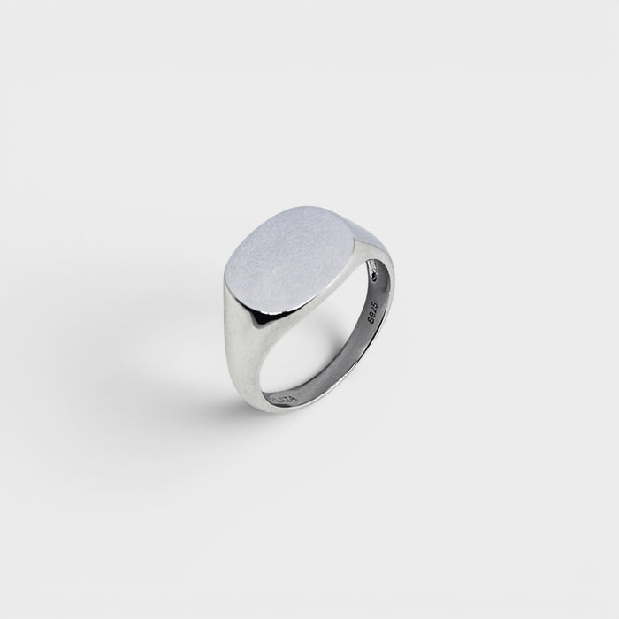 Classic Oval Signet Ring - Monis Anas Jewellers