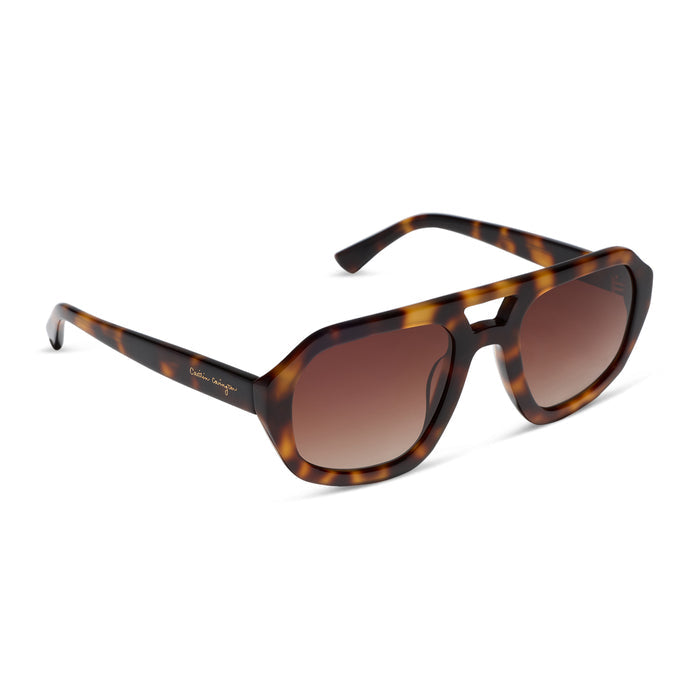 caitlin covington x diff eyewear featuring the collins navigator sunglasses with a spotted tortoise acetate frame and brown gradient polarized lenses angled view