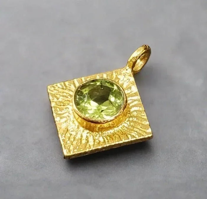 Gold Vermeil Green Peridot Kite Charm Pendant - K Jewelry Accessories