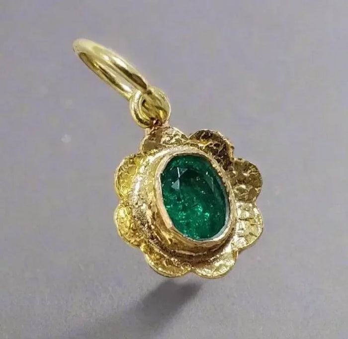 Handmade 18k Textured Oval Emerald Pendant Gold - K Jewelry Accessories