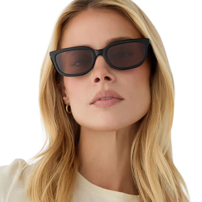 on model - female wearing diff eyewear hannah square sunglasses with a black acetate frame and brown polarized lenses front view