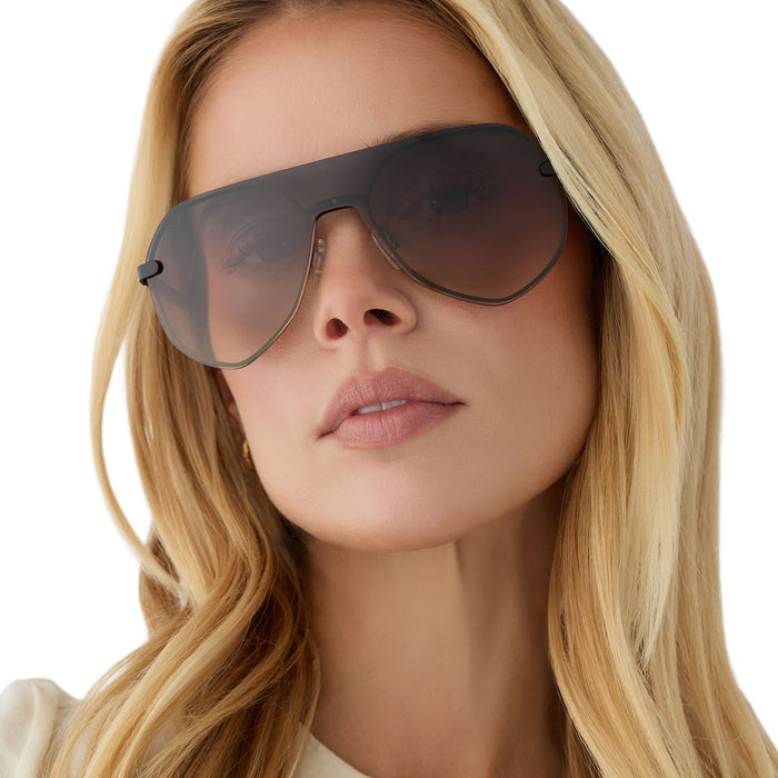 on model - blonde female wearing diff eyewear lonnie oversized aviator sunglasses with a black metal frame and twilight gradient polarized lenses front view