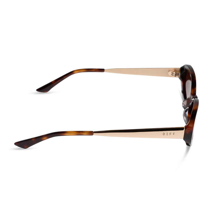 caitlin covington x diff eyewear featuring the nancy round sunglasses with a spotted tortoise frame and brown gradient polarized lenses side view