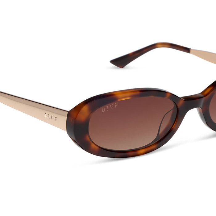caitlin covington x diff eyewear featuring the nancy round sunglasses with a spotted tortoise frame and brown gradient polarized lenses detailed view