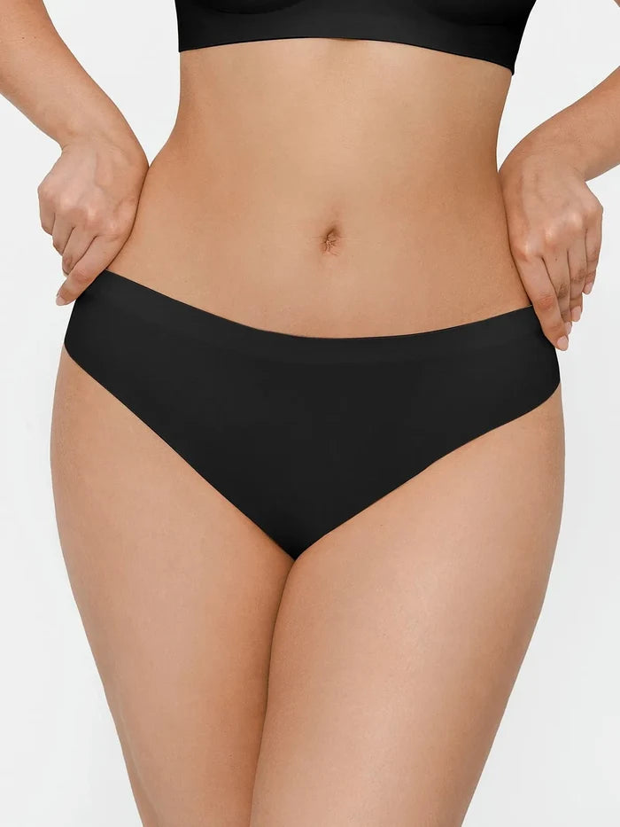 Black seamless high-stretch bikini with a wide elastic waistband. Focus on comfort and smooth fit.