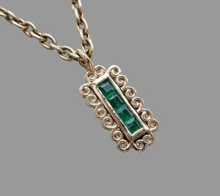 Vintage Style Natural Emerald Pendant in 14k Gold